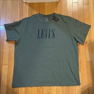 NWT Levi’s green logo t shirt